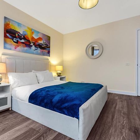 Family Friendly, Zone 2, 2 Beds, Overground Лондон Екстериор снимка
