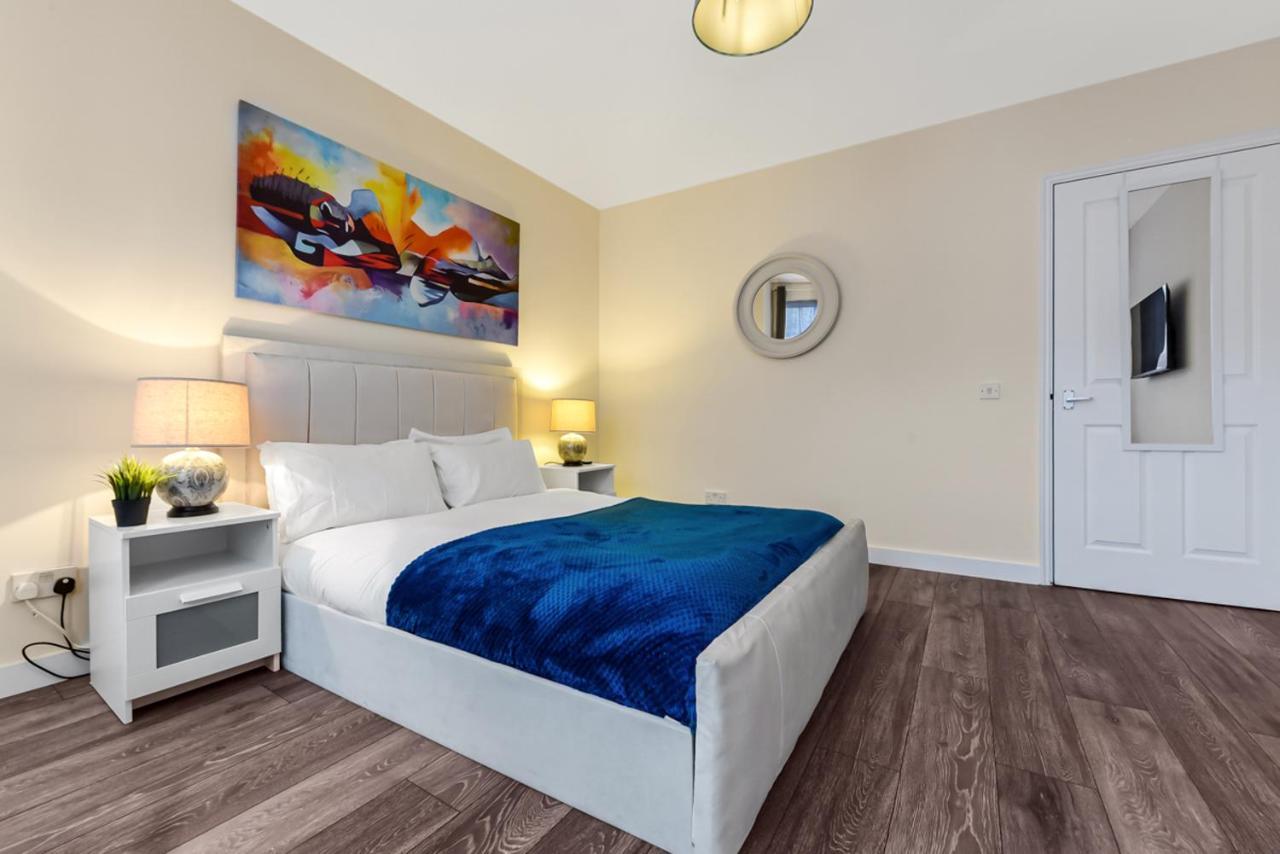 Family Friendly, Zone 2, 2 Beds, Overground Лондон Екстериор снимка