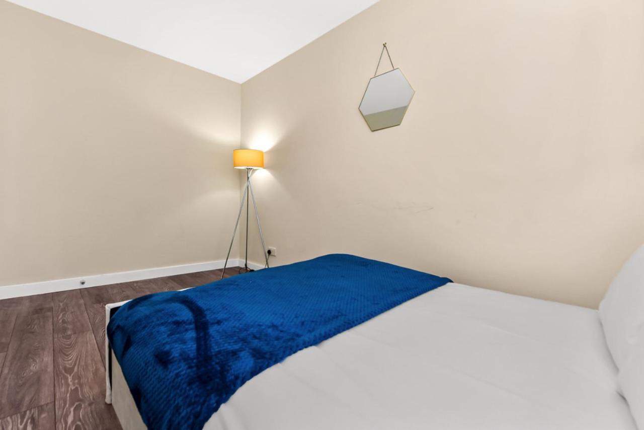 Family Friendly, Zone 2, 2 Beds, Overground Лондон Екстериор снимка