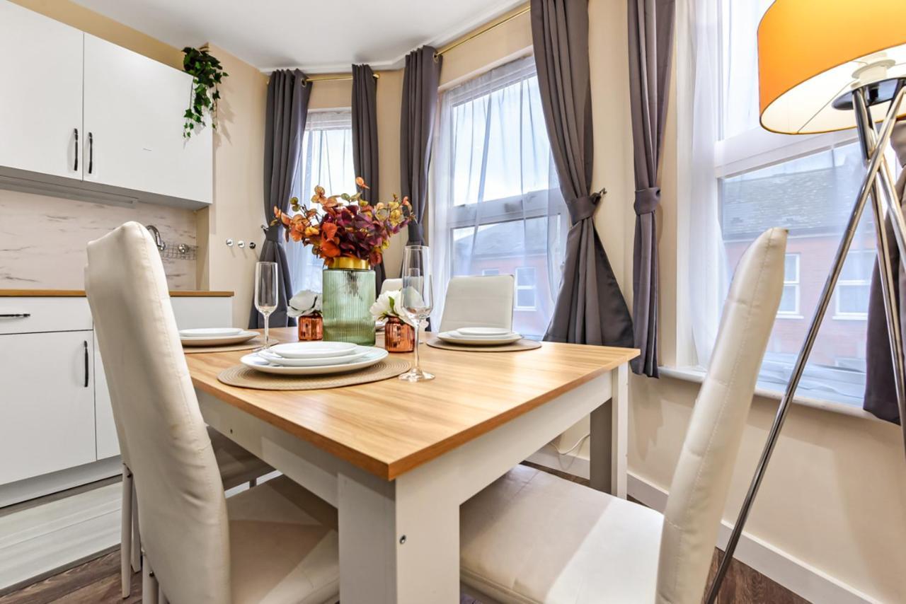 Family Friendly, Zone 2, 2 Beds, Overground Лондон Екстериор снимка