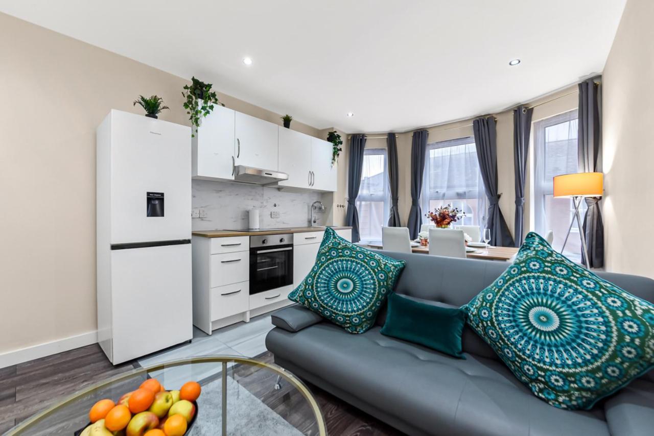Family Friendly, Zone 2, 2 Beds, Overground Лондон Екстериор снимка
